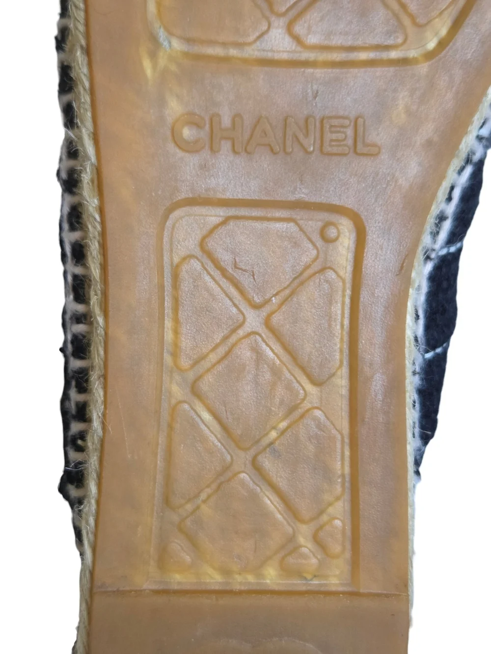 CHANEL standout version
